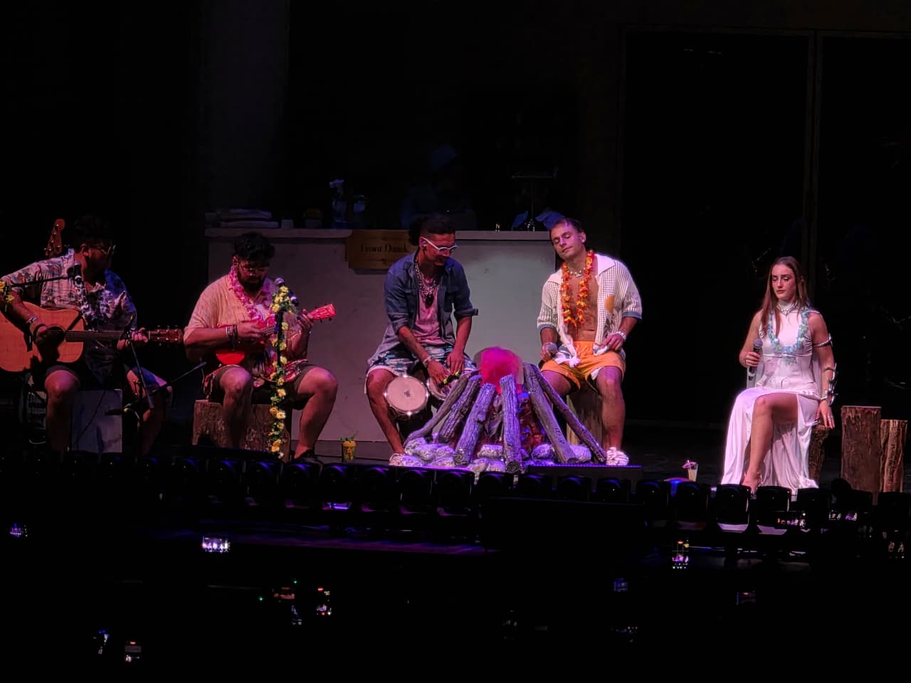 Experiencia tipo playa en DAAZ en el Teatro Metropólitan con ambientación tropical