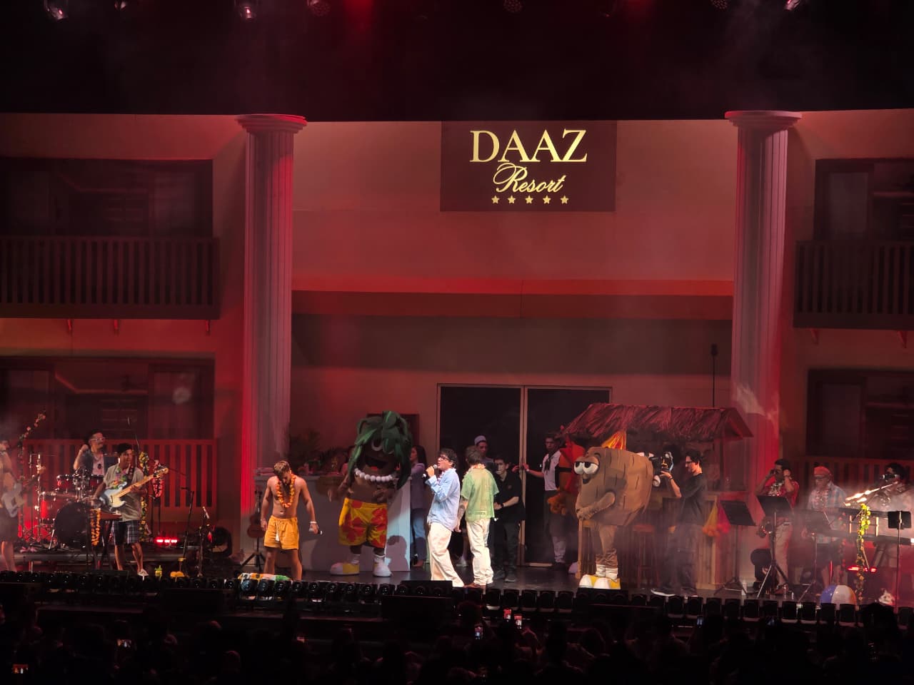 DAAZ cerrando concierto en el Teatro Metropólitan con la canción Misión Imposible