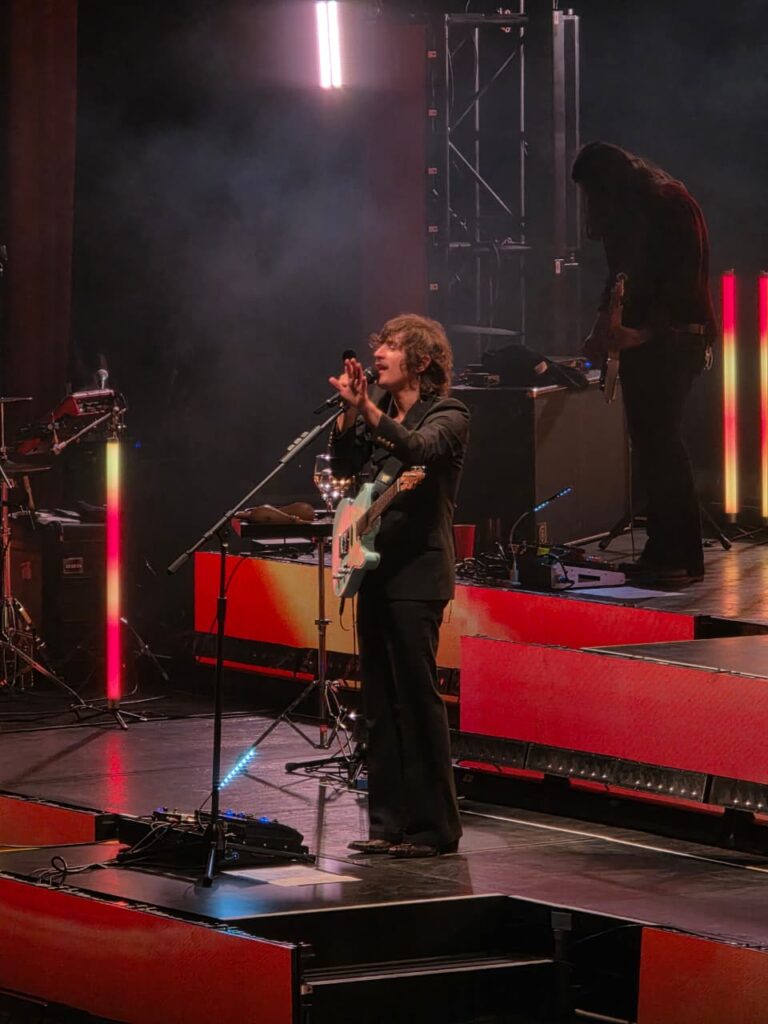 Producción del concierto de Siddhartha con pantallas en CDMX