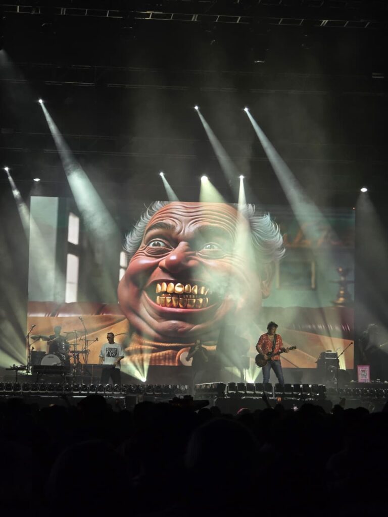 Plastilina Mosh en concierto en el Pepsi Center CDMX celebrando 30 años