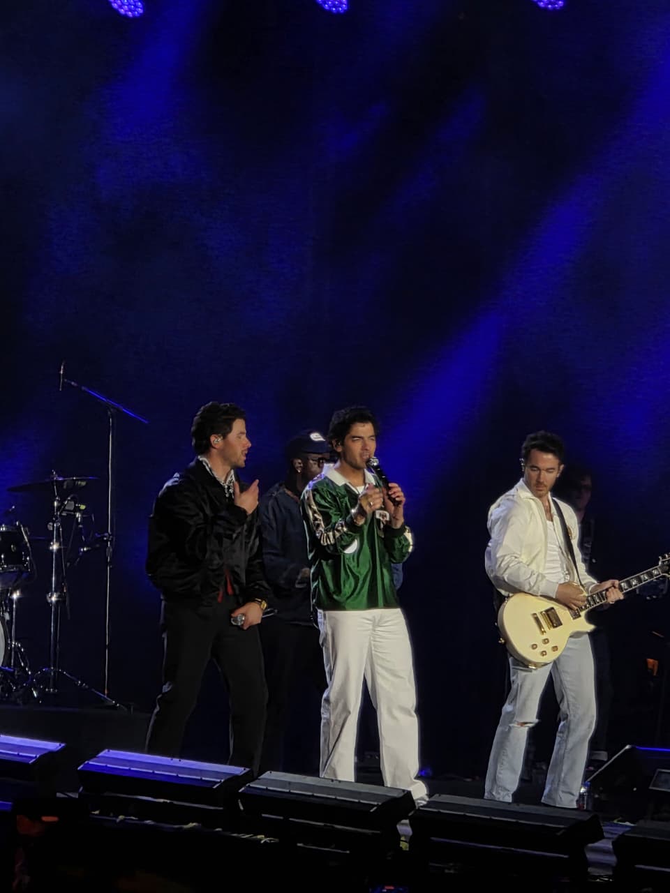 Jonas Brothers durante su presentación en el sábado Tecate Emblema 2026 