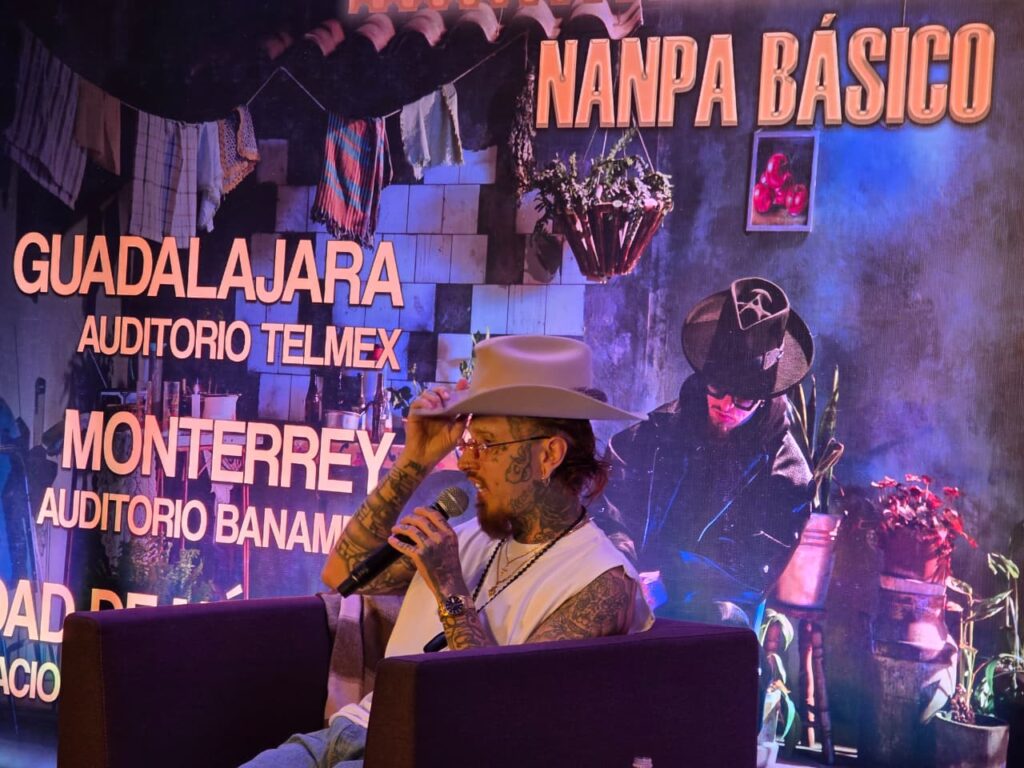 Nanpa Básico en el Palacio de los Deportes durante su conferencia de prensa