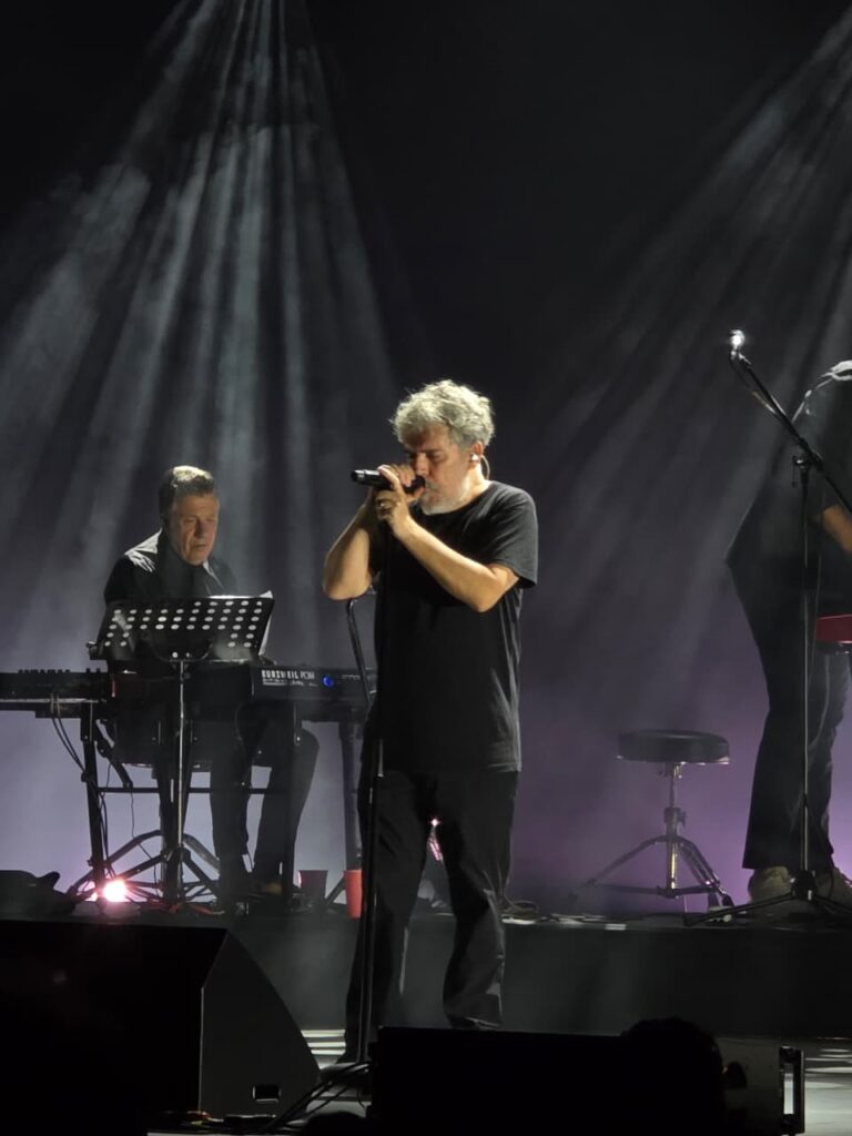 Iván Ferreiro concierto en el Teatro Metropólitan de CDMX