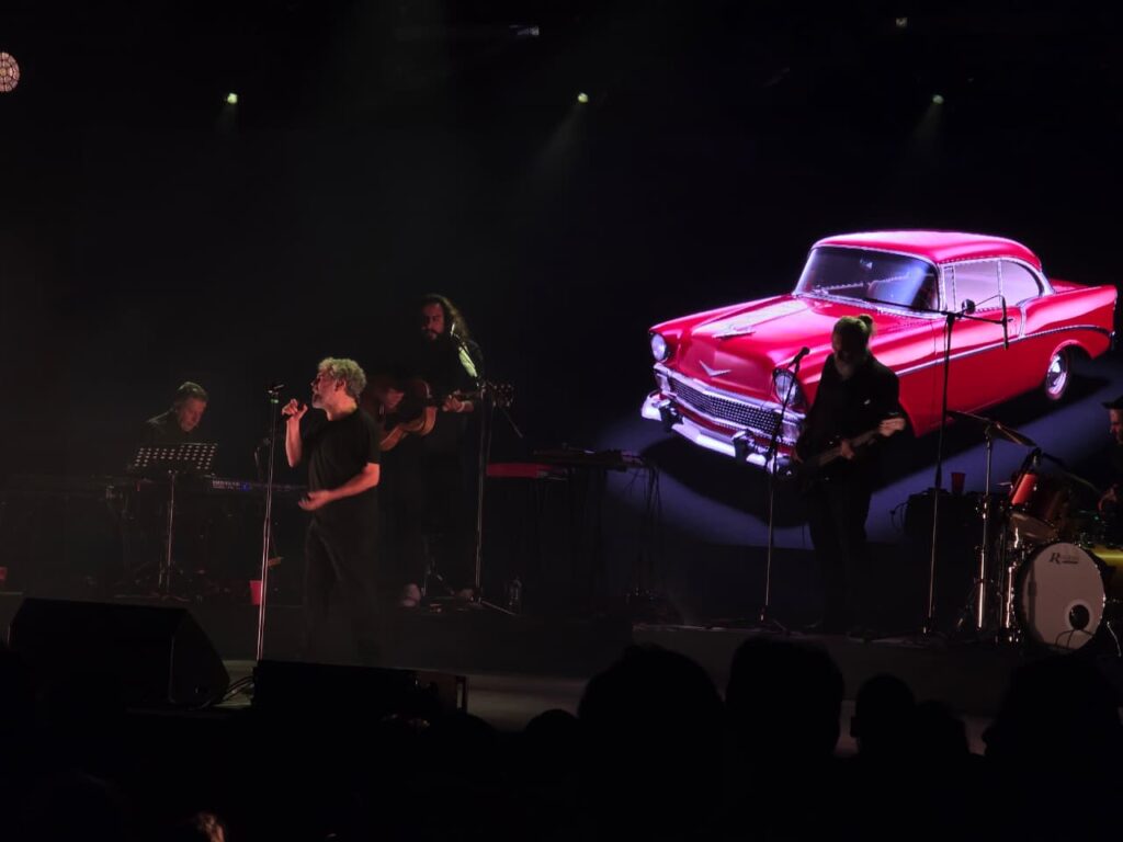 Iván Ferreiro concierto en el Teatro Metropólitan de CDMX