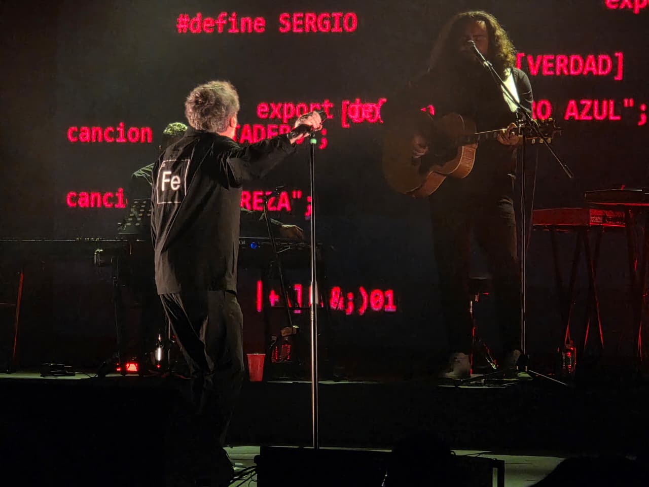 Iván Ferreiro concierto en el Teatro Metropólitan de CDMX